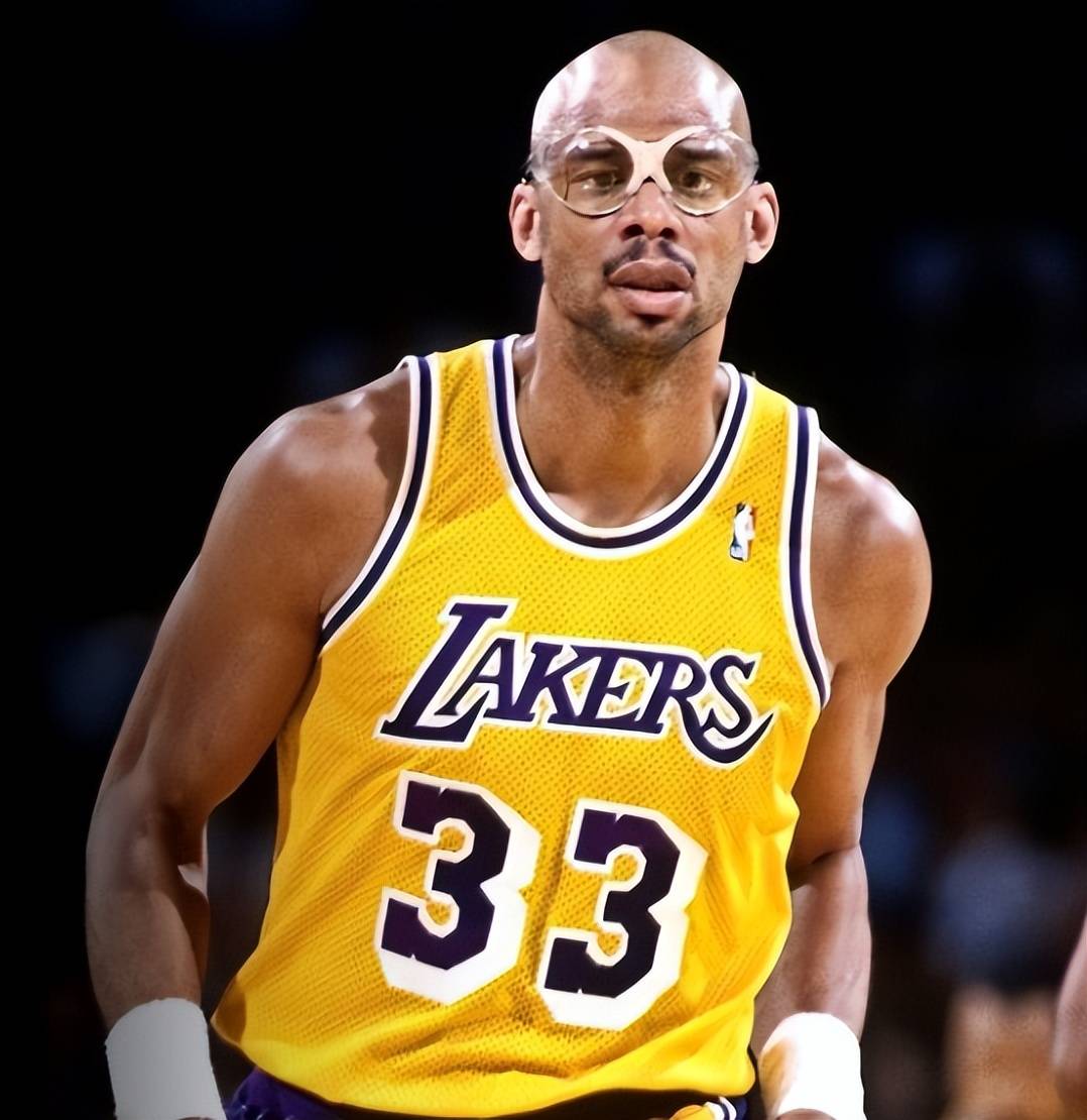 勇士伤病报告：库里、巴特勒、追梦等六人都将缺席今天的比赛（勇士伤情更新：库里、巴特勒、追梦等6人将缺席今日比赛）