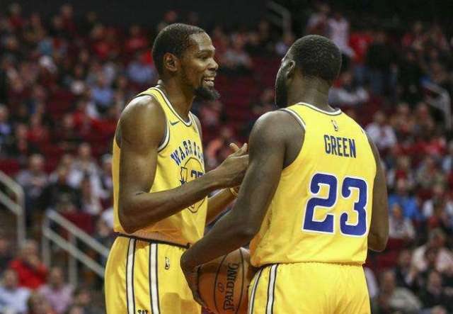 记者：巴萨有人反对买断拉什福德，因他逼抢力度不够&年薪高（记者称巴萨内部有人反对买断拉什福德，因其压迫强度欠佳且薪资过高）