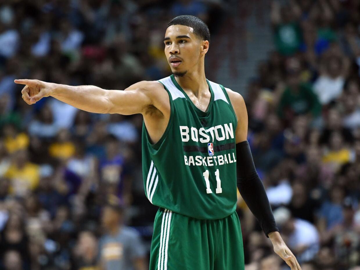 记者：阿隆索未进更衣室，卡瓦哈尔批裁判反被回呛是荒谬借口（记者称阿隆索未进更衣室，卡瓦哈尔质疑裁判被回击：荒谬借口）