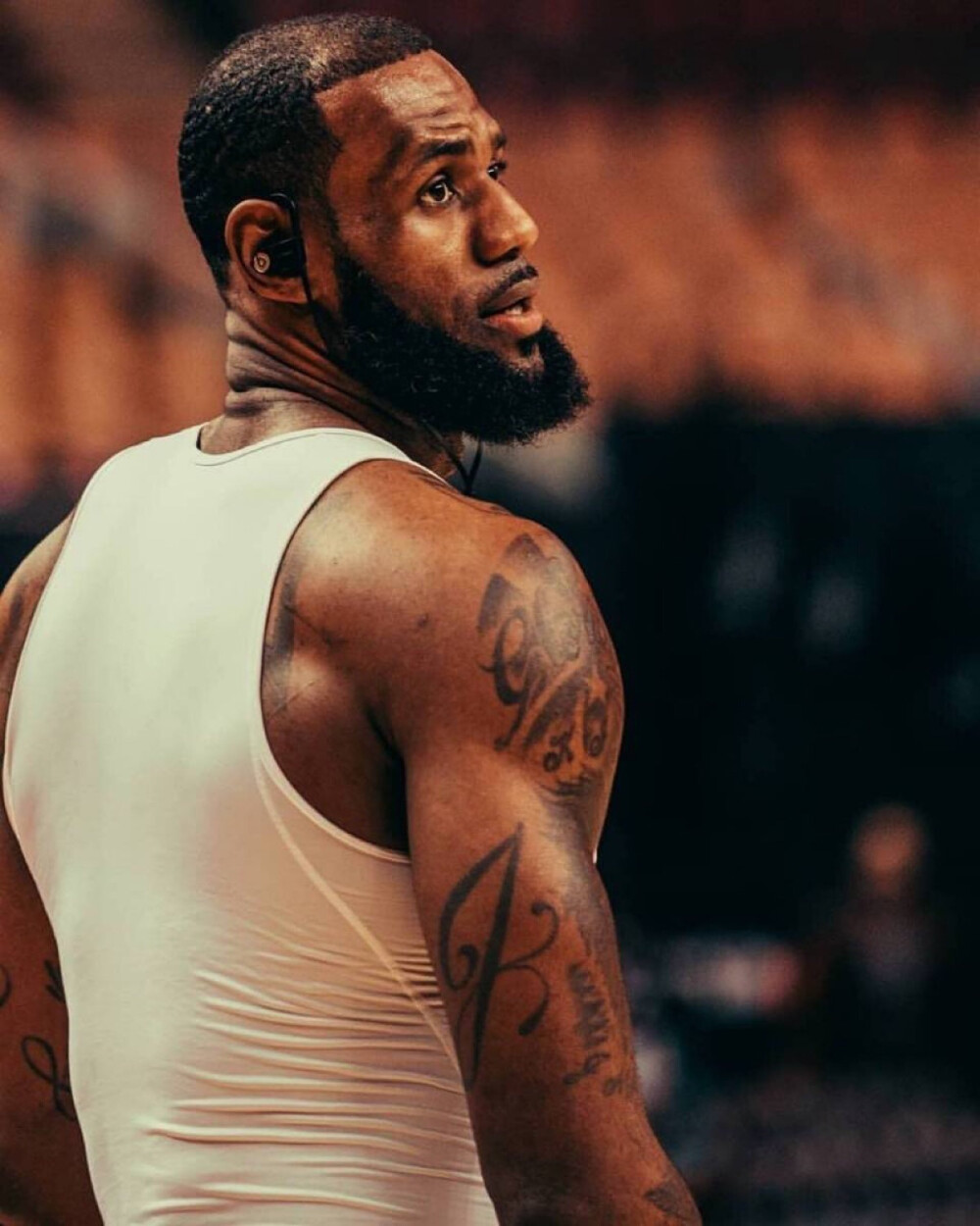 拜仁慕尼黑客场大胜多特蒙德（拜仁客场横扫多特蒙德）