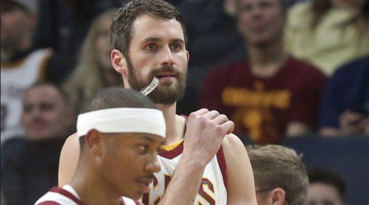 TA：阿韦洛亚在阿隆索替代者名单中；克洛普对在红牛工作满意（TA：阿韦洛亚被列为阿隆索接班候选；克洛普对红牛工作感到满意）