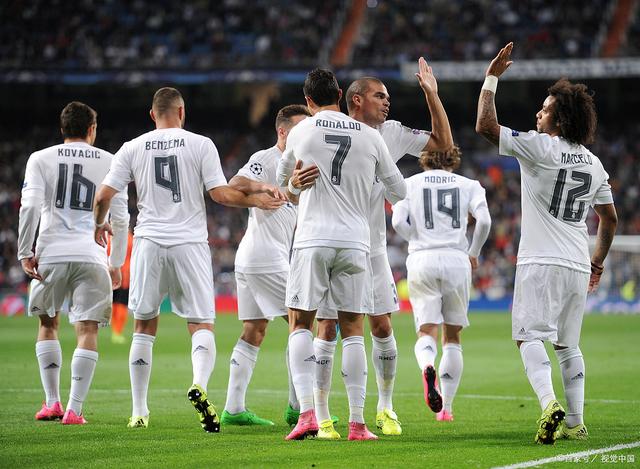 西甲-莱万哑火冈萨雷斯制胜 巴萨0-1莱加内斯（西甲：莱万无功 冈萨雷斯一锤定音，巴萨0-1不敌莱加内斯）