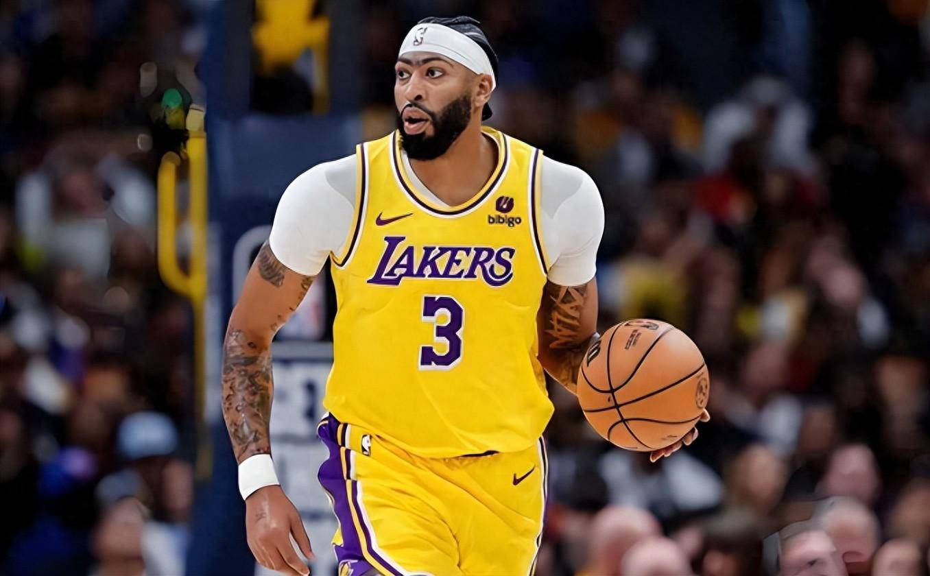 意媒：为避免球迷干扰，斯帕莱蒂决定尤文不在那不勒斯过夜（意媒称，斯帕莱蒂为避球迷干扰，决定尤文赛后不在那不勒斯留宿）