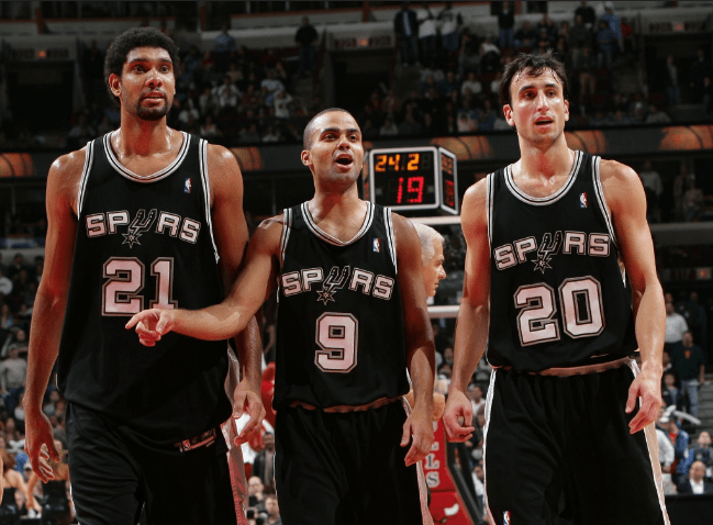 再见会是何时？上一次亚泰降级，球队用时两年重回中超（何时再相逢？亚泰上次降级两年便重返中超）