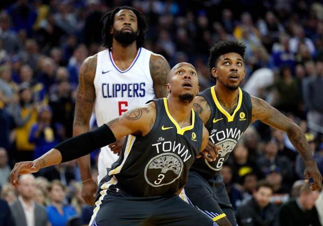 库普梅纳斯：我踢后卫感觉很好；斯帕莱蒂带来了积极的氛围（库普梅纳斯：踢后卫同样自在，斯帕莱蒂为球队注入积极氛围）